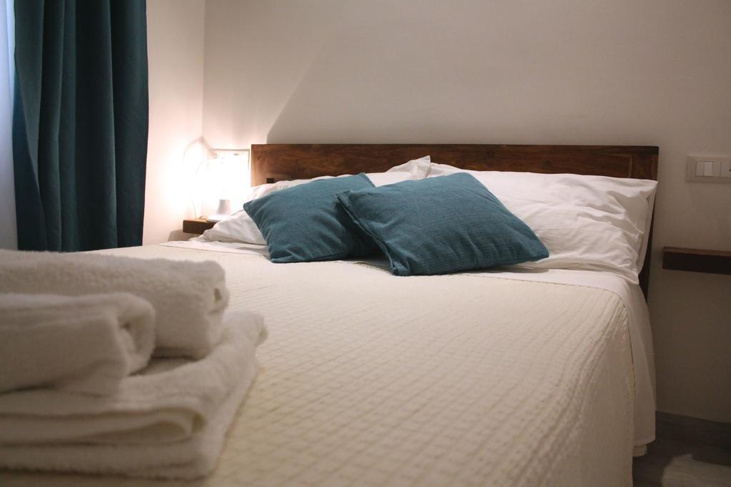 Piazza Martiri Rooms كالياري الغرفة الصورة