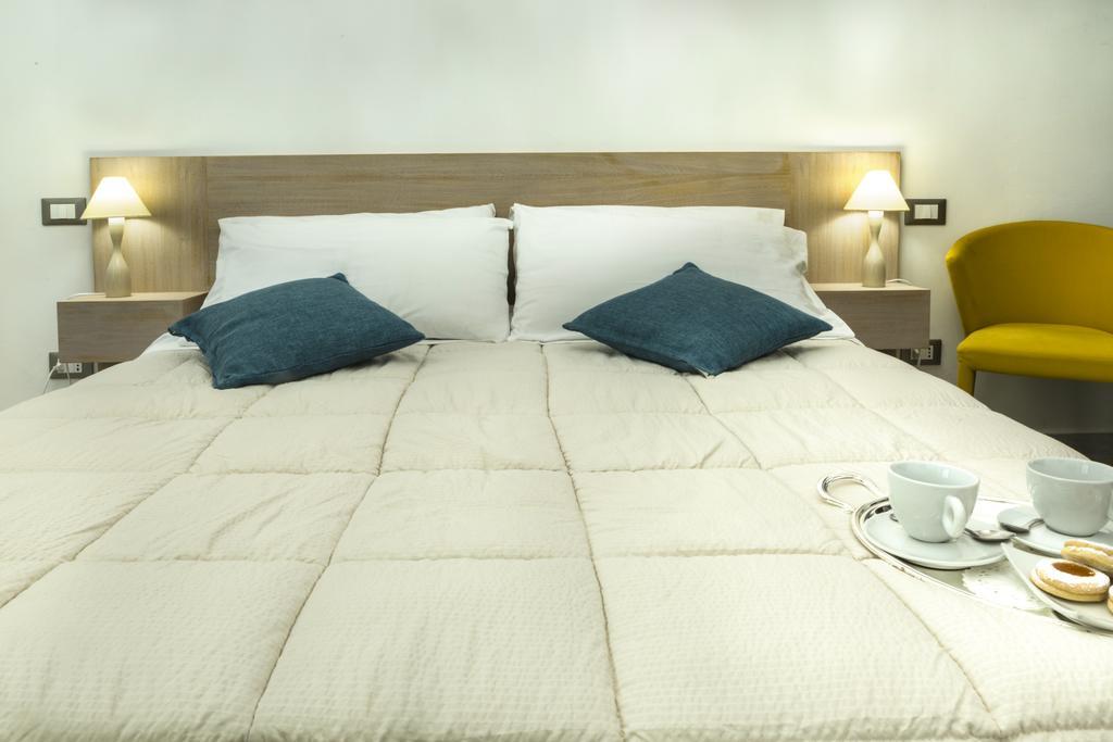 Piazza Martiri Rooms كالياري الغرفة الصورة